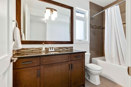 3015 26 Street Sw, Calgary, AB - Indoor Photo Showing Bathroom