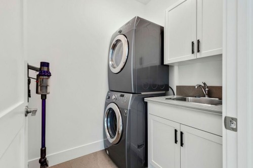 3015 26 Street Sw, Calgary, AB - Indoor Photo Showing Laundry Room