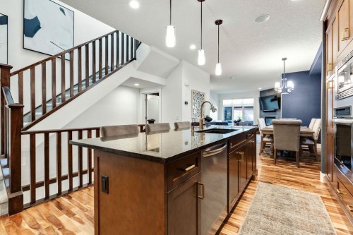 3015 26 Street Sw, Calgary, AB - Indoor Photo Showing Kitchen With Upgraded Kitchen