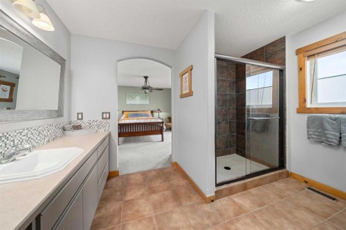 122 Hidden Creek Heights Nw, Calgary, AB - Indoor Photo Showing Bathroom
