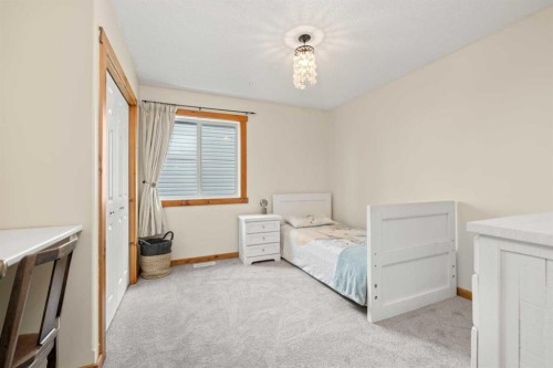 122 Hidden Creek Heights Nw, Calgary, AB - Indoor Photo Showing Bedroom