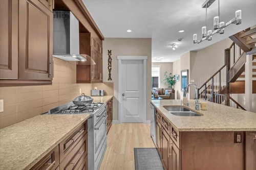 231 26 Avenue Nw, Calgary, AB - Indoor Photo Showing Kitchen With Double Sink With Upgraded Kitchen