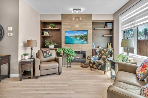 231 26 Avenue Nw, Calgary, AB - Indoor Photo Showing Living Room With Fireplace