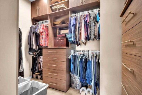 231 26 Avenue Nw, Calgary, AB - Indoor With Storage