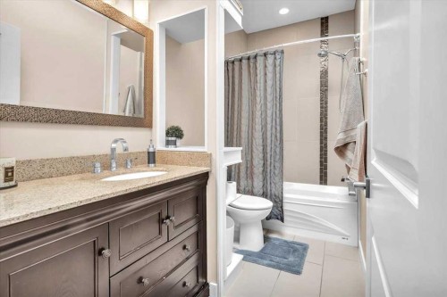 231 26 Avenue Nw, Calgary, AB - Indoor Photo Showing Bathroom