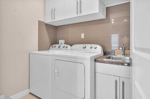 231 26 Avenue Nw, Calgary, AB - Indoor Photo Showing Laundry Room