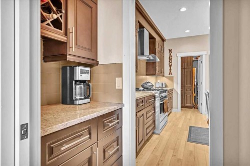 231 26 Avenue Nw, Calgary, AB - Indoor Photo Showing Kitchen