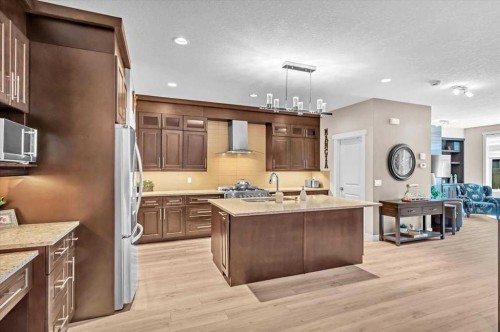 231 26 Avenue Nw, Calgary, AB - Indoor Photo Showing Kitchen With Upgraded Kitchen