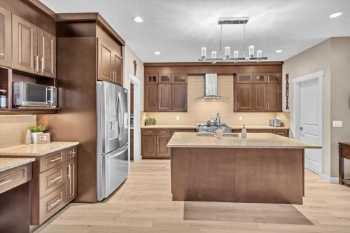 231 26 Avenue Nw, Calgary, AB - Indoor Photo Showing Kitchen With Upgraded Kitchen