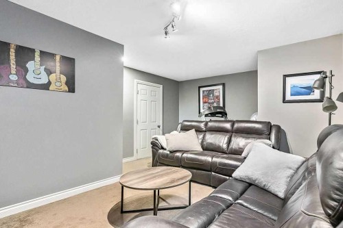 1957 High Country Drive Nw, High River, AB - Indoor Photo Showing Living Room