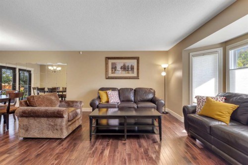 136 Castleglen Way Ne, Calgary, AB - Indoor Photo Showing Living Room