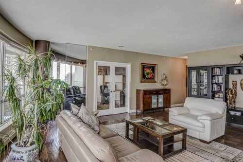 2401-1078 6 Avenue Sw, Calgary, AB - Indoor Photo Showing Living Room
