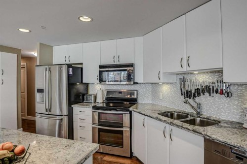 2401-1078 6 Avenue Sw, Calgary, AB - Indoor Photo Showing Kitchen With Stainless Steel Kitchen With Double Sink With Upgraded Kitchen