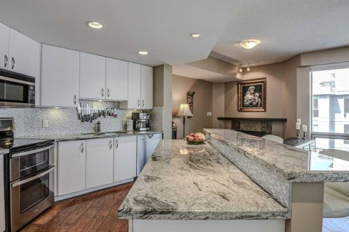 2401-1078 6 Avenue Sw, Calgary, AB - Indoor Photo Showing Kitchen With Upgraded Kitchen