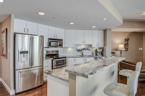 2401-1078 6 Avenue Sw, Calgary, AB - Indoor Photo Showing Kitchen With Stainless Steel Kitchen With Upgraded Kitchen