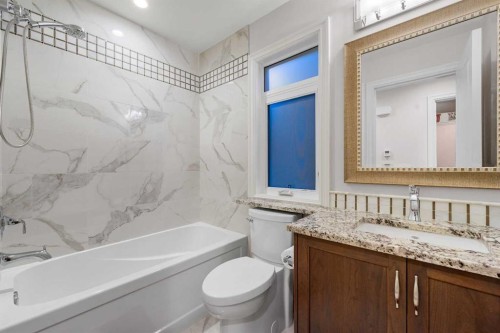 922 5 Street Nw, Calgary, AB - Indoor Photo Showing Bathroom