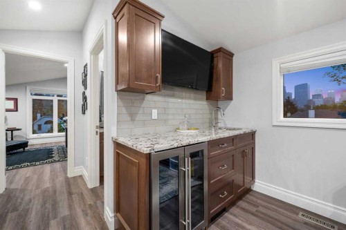 922 5 Street Nw, Calgary, AB - Indoor