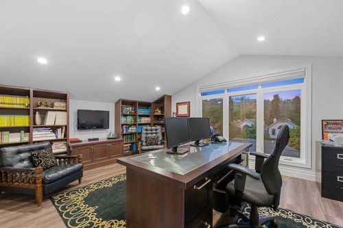 922 5 Street Nw, Calgary, AB - Indoor Photo Showing Office