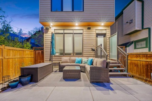 922 5 Street Nw, Calgary, AB - Outdoor With Exterior
