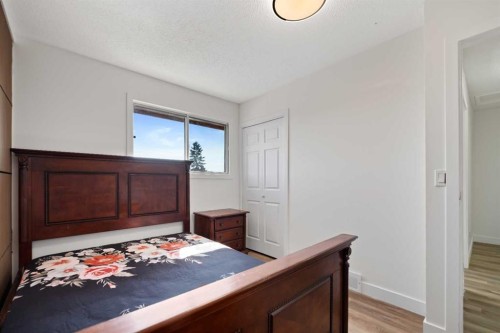 40 Pinecliff Close Ne, Calgary, AB - Indoor Photo Showing Bedroom