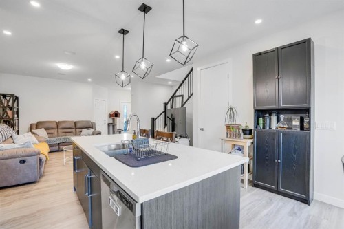 28 Midtown Close Sw, Airdrie, AB - Indoor Photo Showing Kitchen