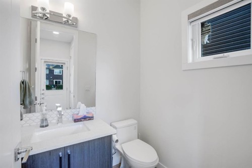 28 Midtown Close Sw, Airdrie, AB - Indoor Photo Showing Bathroom