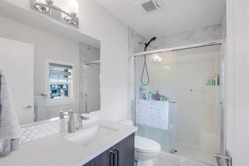 28 Midtown Close Sw, Airdrie, AB - Indoor Photo Showing Bathroom