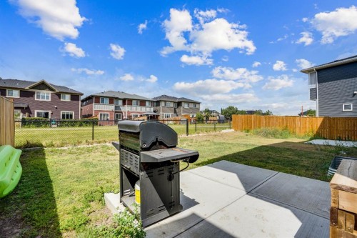 28 Midtown Close Sw, Airdrie, AB - Outdoor