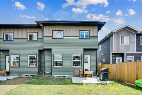 28 Midtown Close Sw, Airdrie, AB - Outdoor