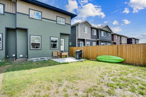 28 Midtown Close Sw, Airdrie, AB - Outdoor