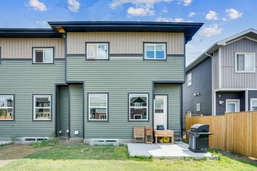 28 Midtown Close Sw, Airdrie, AB - Outdoor