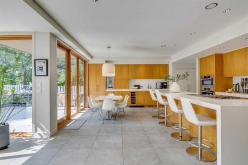 529 Sunderland Avenue Sw, Calgary, AB - Indoor Photo Showing Dining Room