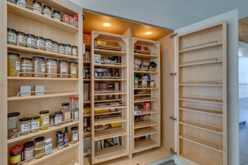 529 Sunderland Avenue Sw, Calgary, AB - Indoor Photo Showing Office