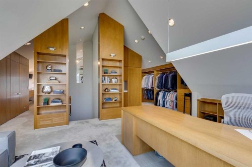 529 Sunderland Avenue Sw, Calgary, AB - Indoor