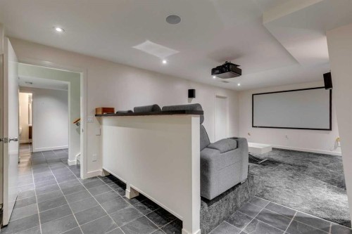 529 Sunderland Avenue Sw, Calgary, AB - Indoor