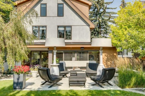 529 Sunderland Avenue Sw, Calgary, AB - Outdoor