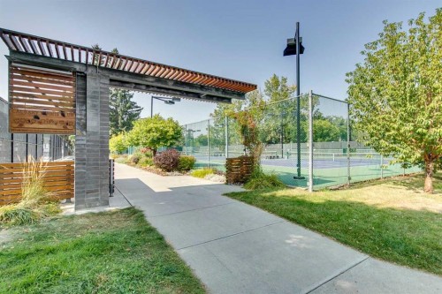 529 Sunderland Avenue Sw, Calgary, AB - Outdoor