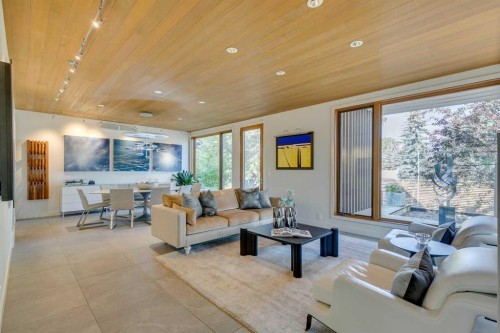 529 Sunderland Avenue Sw, Calgary, AB - Indoor