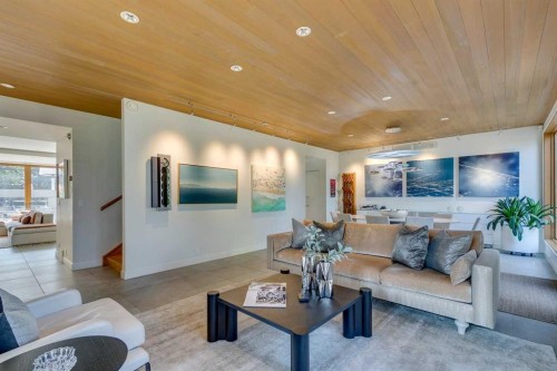 529 Sunderland Avenue Sw, Calgary, AB - Indoor Photo Showing Living Room