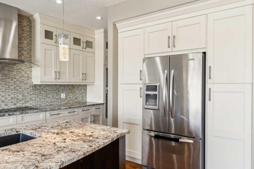 152 Evansborough Way Nw, Calgary, AB - Indoor Photo Showing Kitchen With Upgraded Kitchen