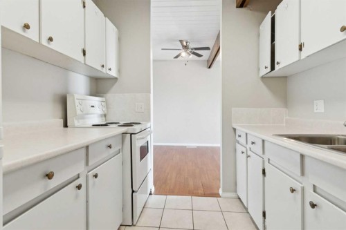 102-7416 Hunterview Drive Nw, Calgary, AB - Indoor Photo Showing Kitchen