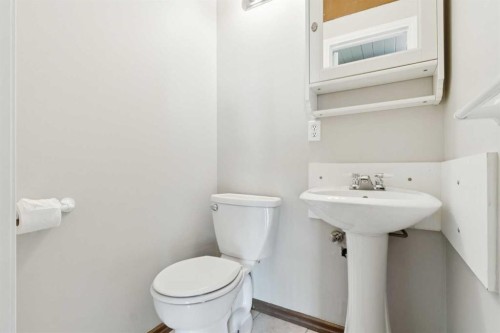 102-7416 Hunterview Drive Nw, Calgary, AB - Indoor Photo Showing Bathroom