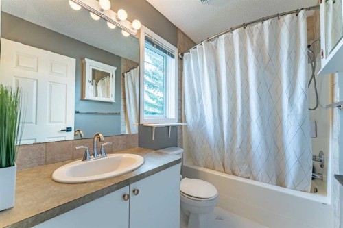 76 Cranfield Place Se, Calgary, AB - Indoor Photo Showing Bathroom