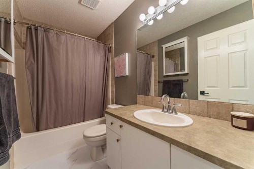 76 Cranfield Place Se, Calgary, AB - Indoor Photo Showing Bathroom
