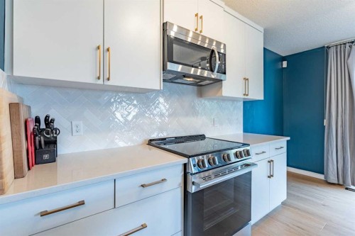 76 Cranfield Place Se, Calgary, AB - Indoor Photo Showing Kitchen