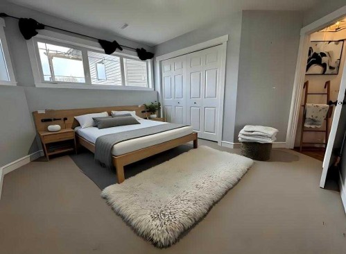 1112 2 Street Ne, Sundre, AB - Indoor Photo Showing Bedroom