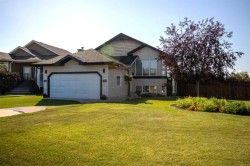 1112 2 Street NE Sundre, AB T0M 1X0