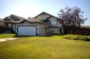1112 2 Street Ne, Sundre, AB  - Outdoor With Facade 