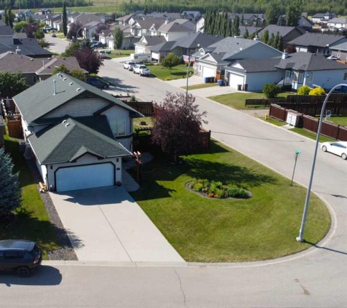 1112 2 Street Ne, Sundre, AB - Outdoor