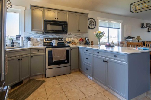 1112 2 Street Ne, Sundre, AB - Indoor Photo Showing Kitchen